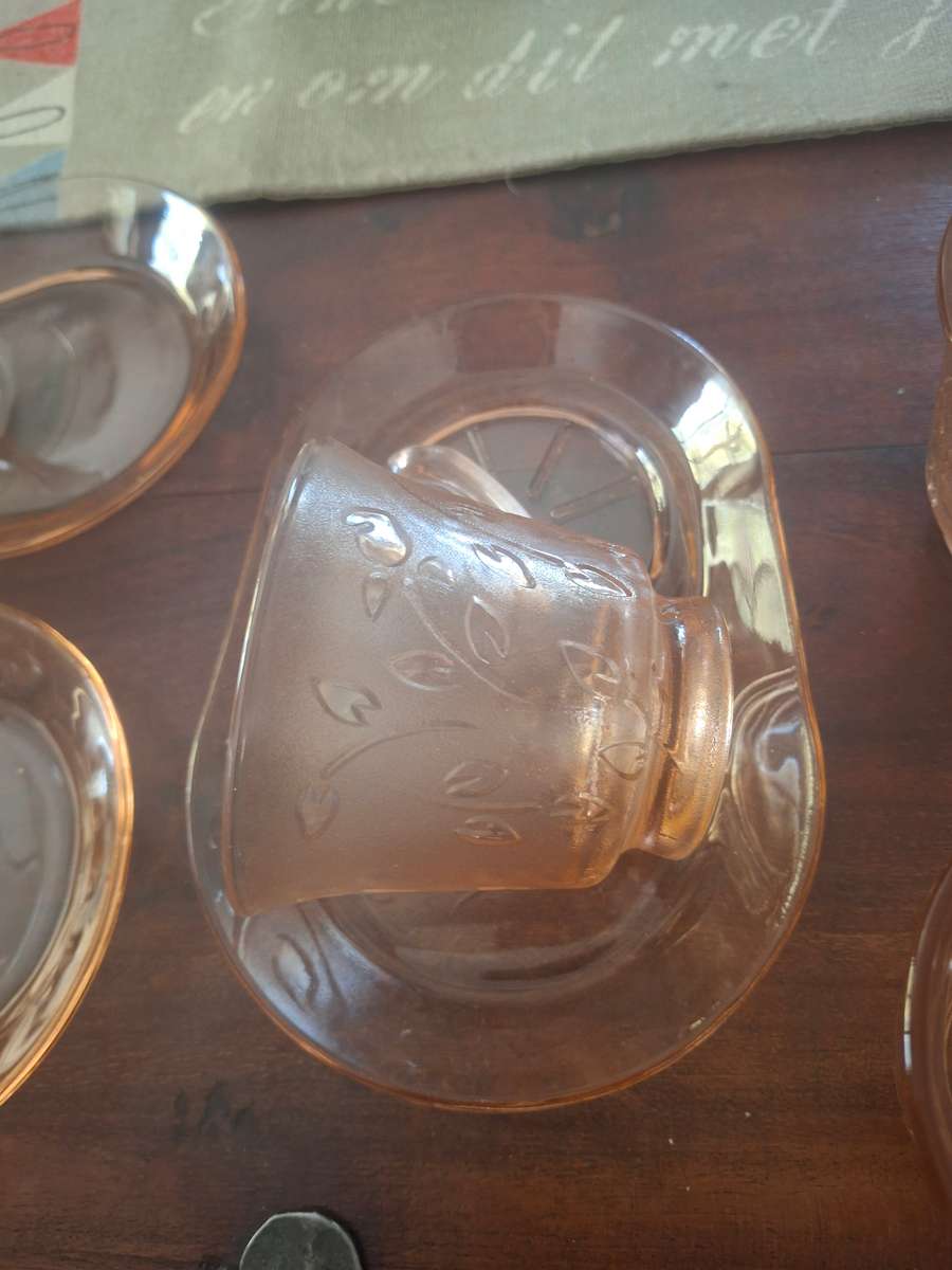 Pink glass set 6 cups and 4 saucers