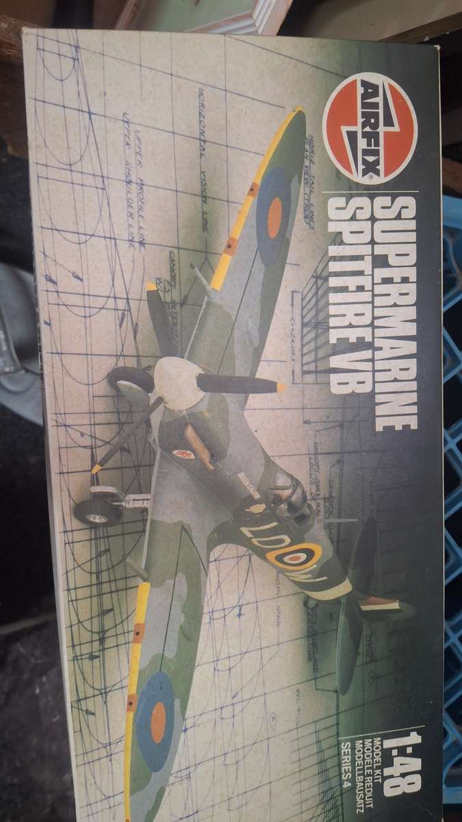 Supermarine spitfire VB airfix vintage toy