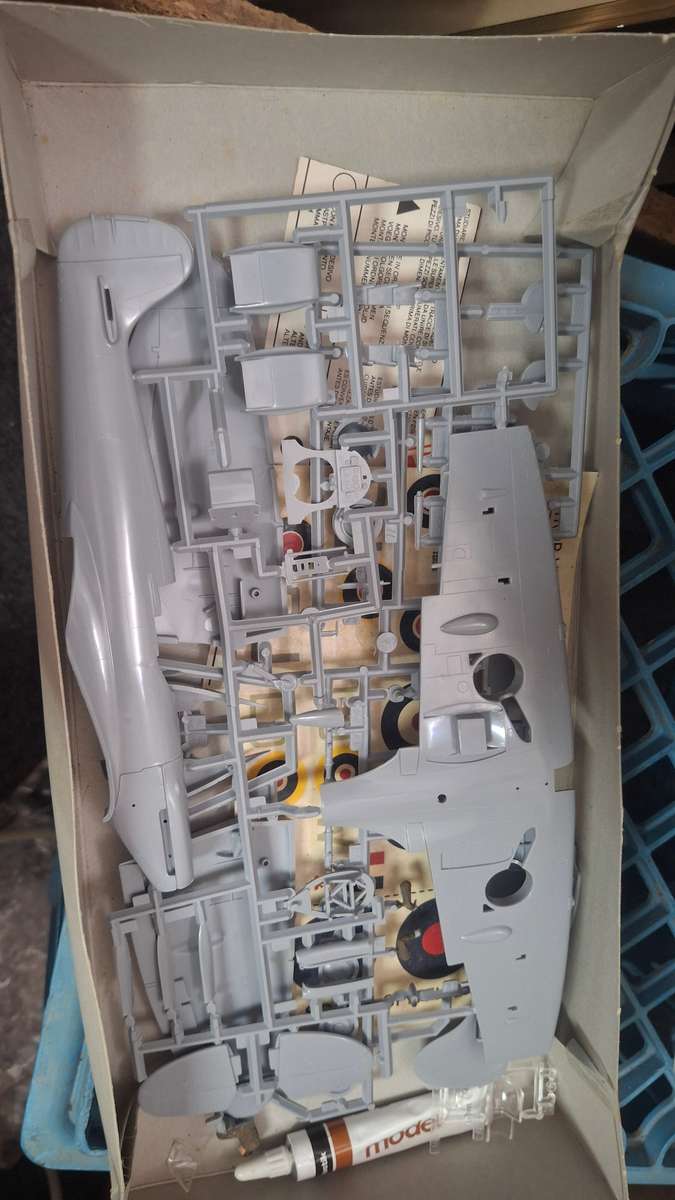 Supermarine spitfire VB airfix vintage toy