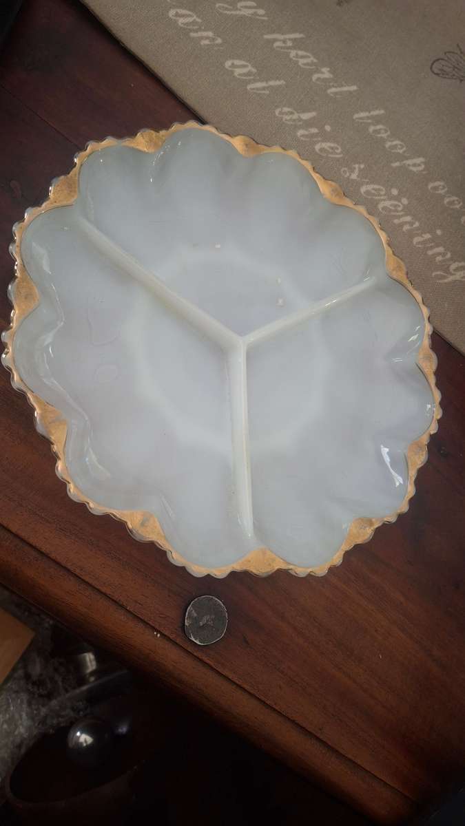Milk glass serving plate
