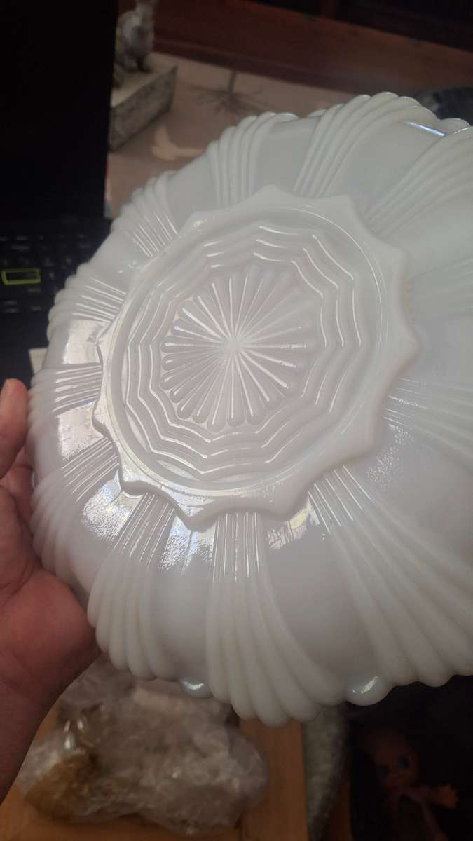Milk glass serving plate