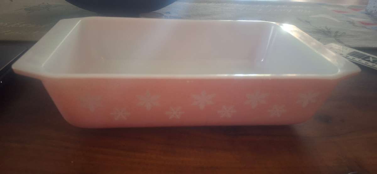 Vintage pink pyrex bowl