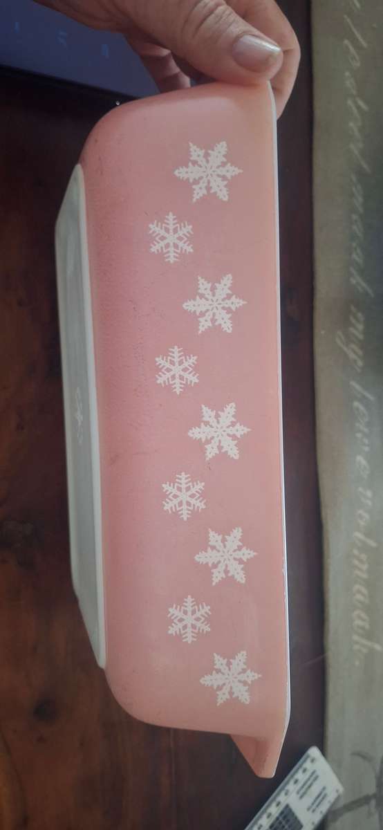 Vintage pink pyrex bowl
