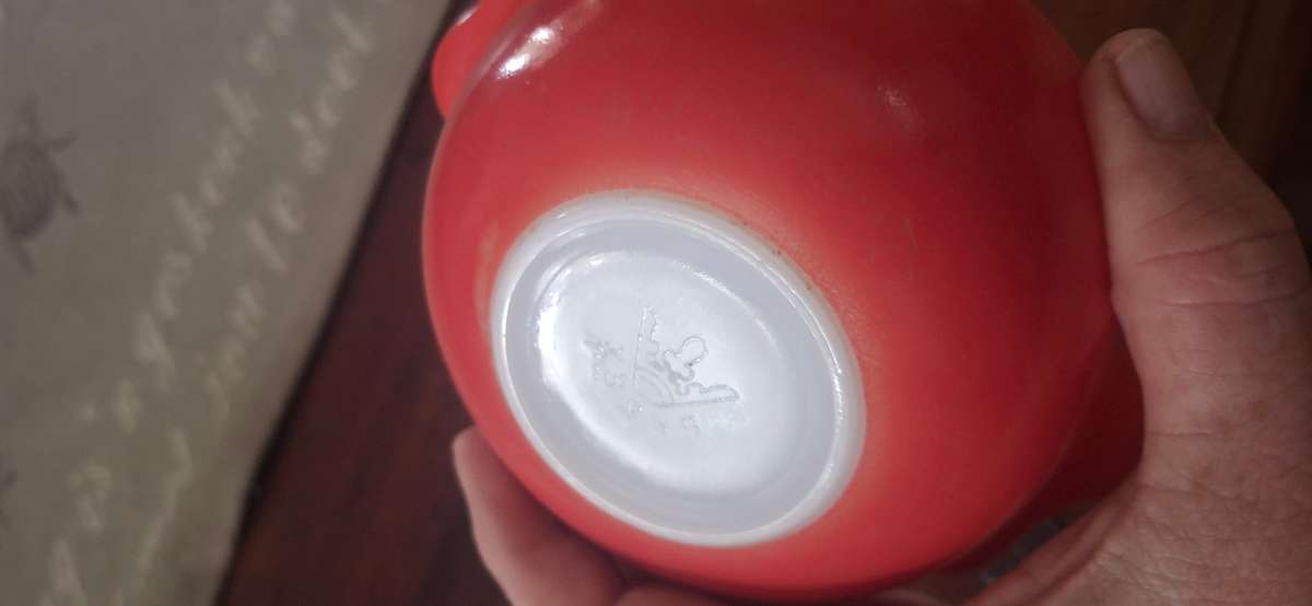 Vintage pyrex milk glass bowl small