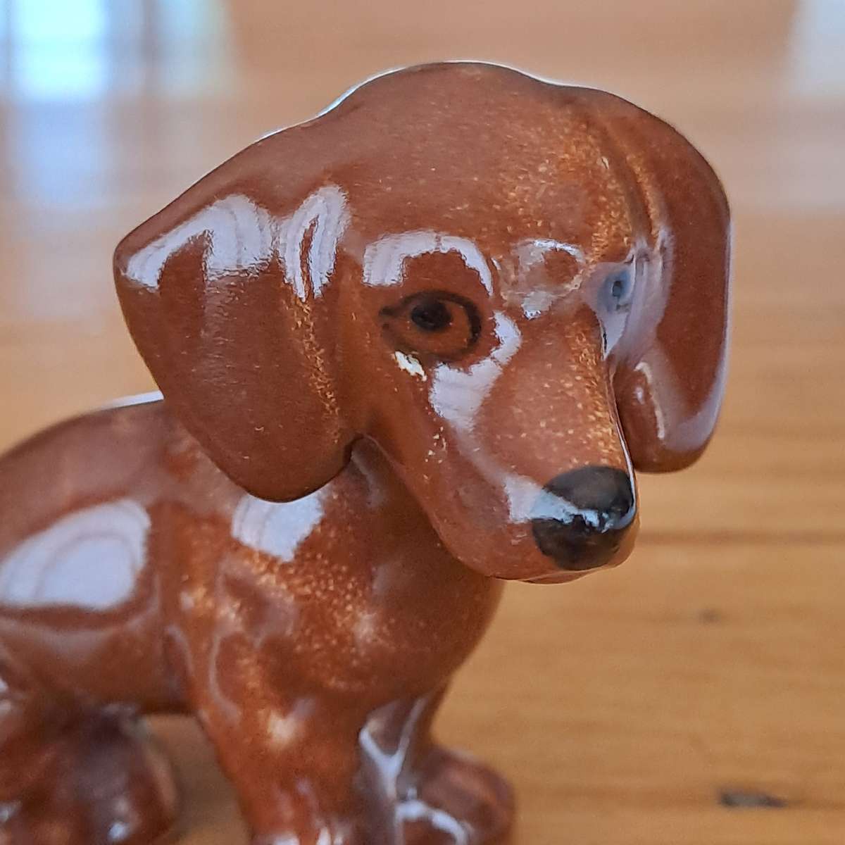 Porcelain Dachshund Sitting (Brown)