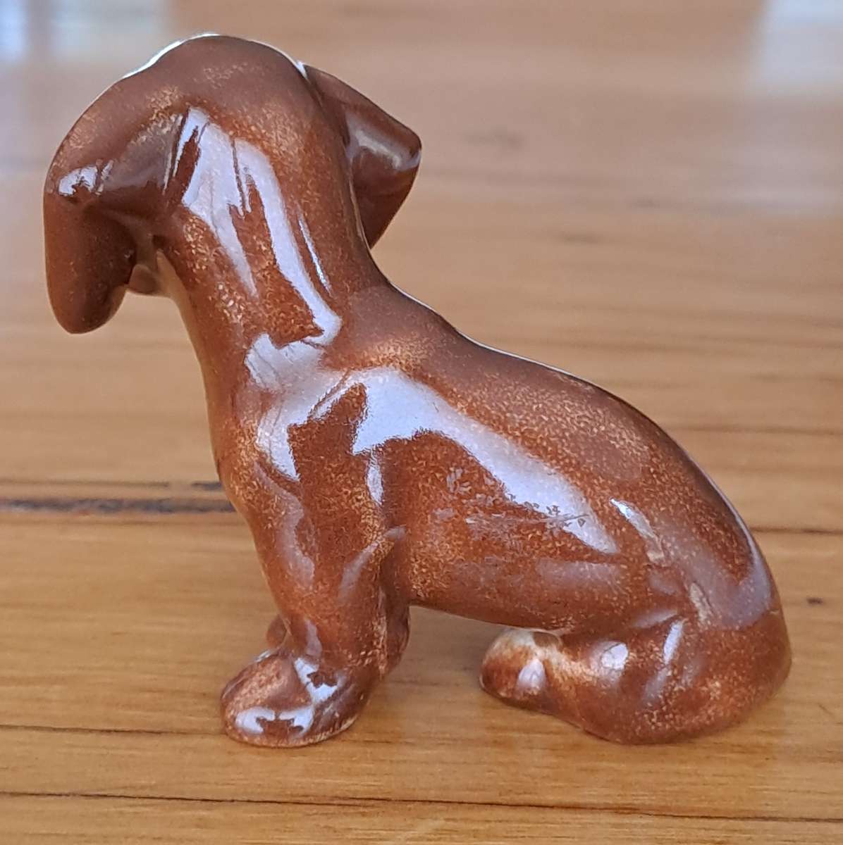 Porcelain Dachshund Sitting (Brown)