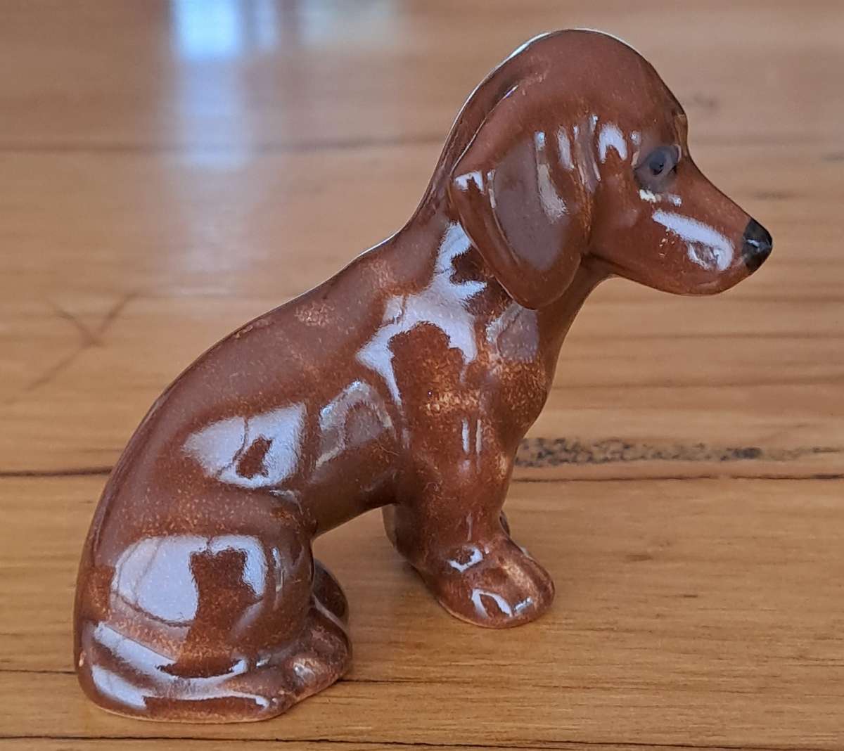 Porcelain Dachshund Sitting (Brown)