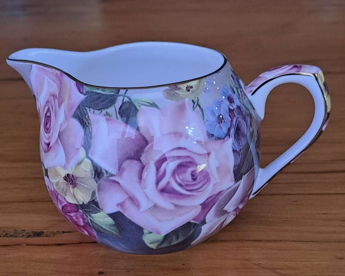 Maxwell Williams Milk Jug and Sugar Bowl - 'Garlands'