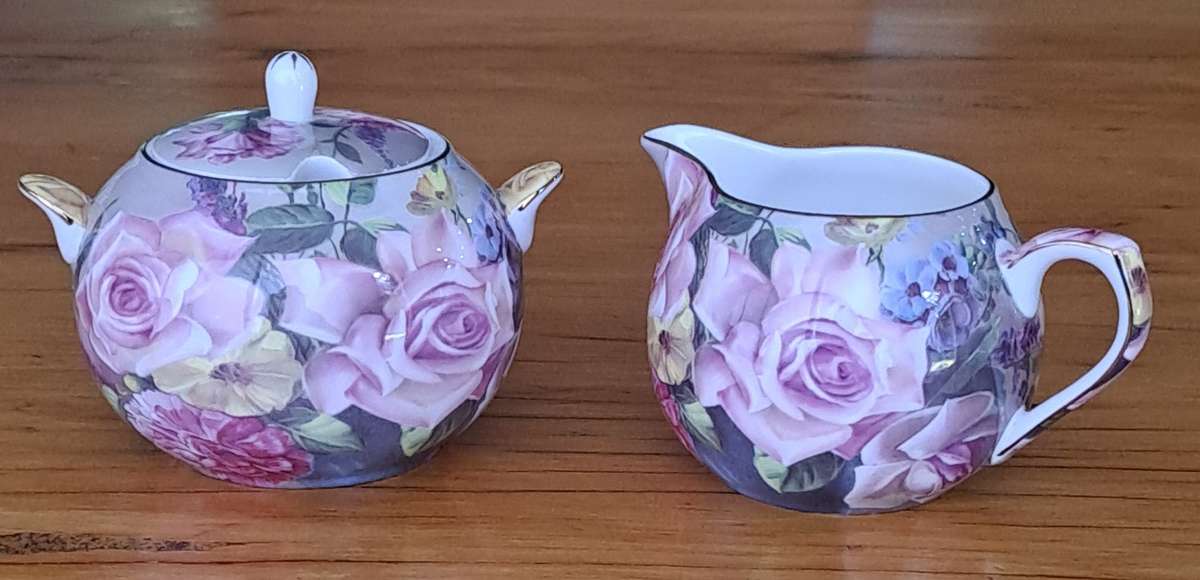 Maxwell Williams Milk Jug and Sugar Bowl - 'Garlands'
