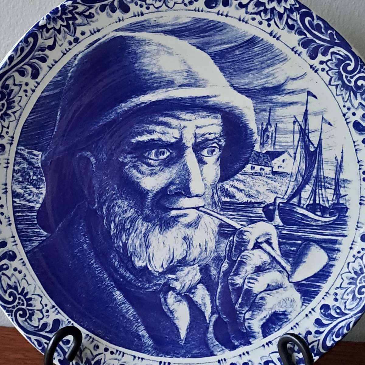 Delft Charger 'The Fisherman'
