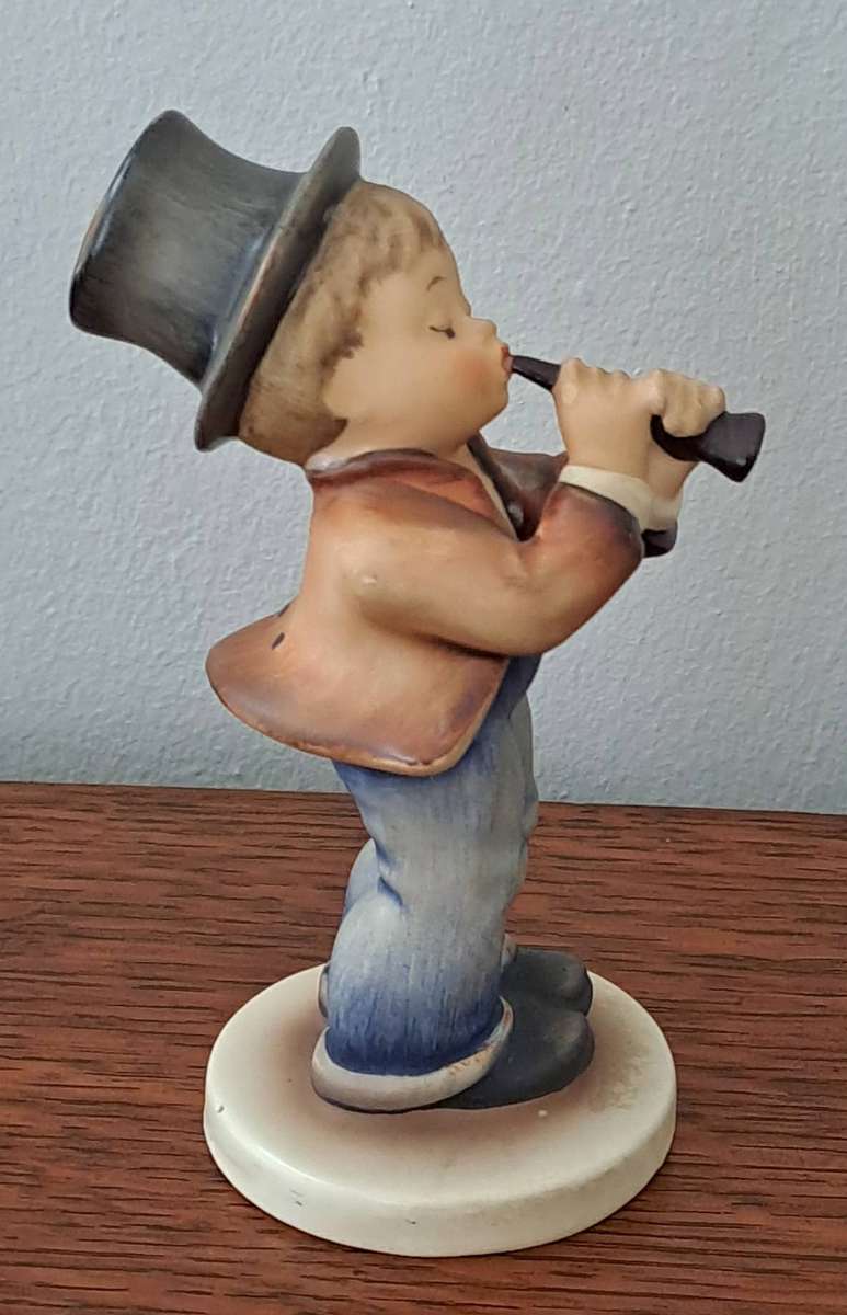 Hummel Figurine "Serenade' 85/10