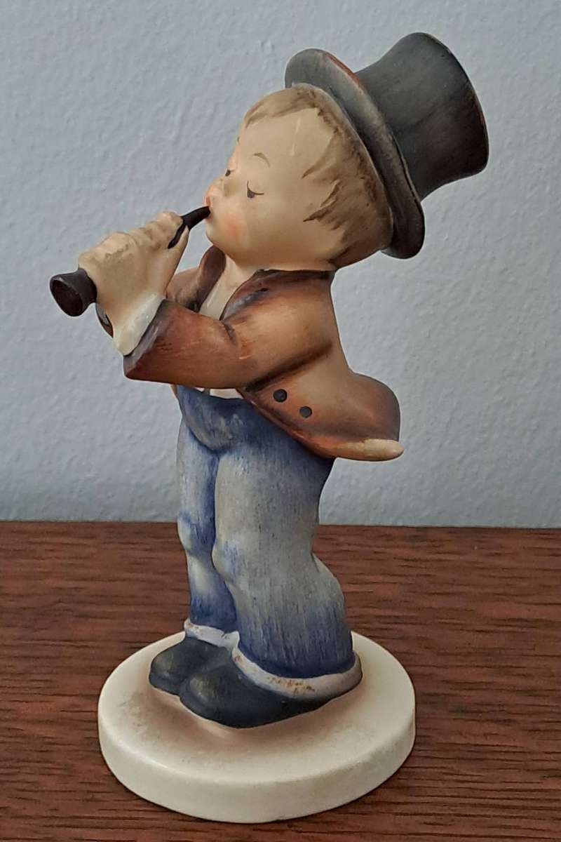 Hummel Figurine "Serenade' 85/10