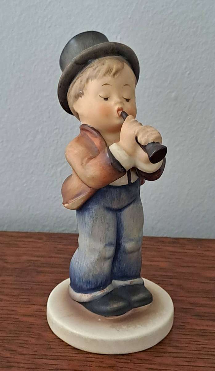 Hummel Figurine "Serenade' 85/10