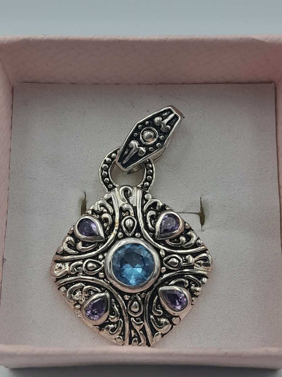 Sterling silver pendant length: 35mm width: 27mm