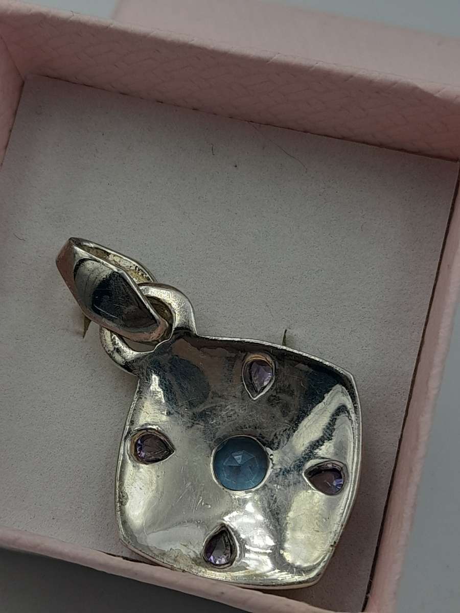 Sterling silver pendant length: 35mm width: 27mm