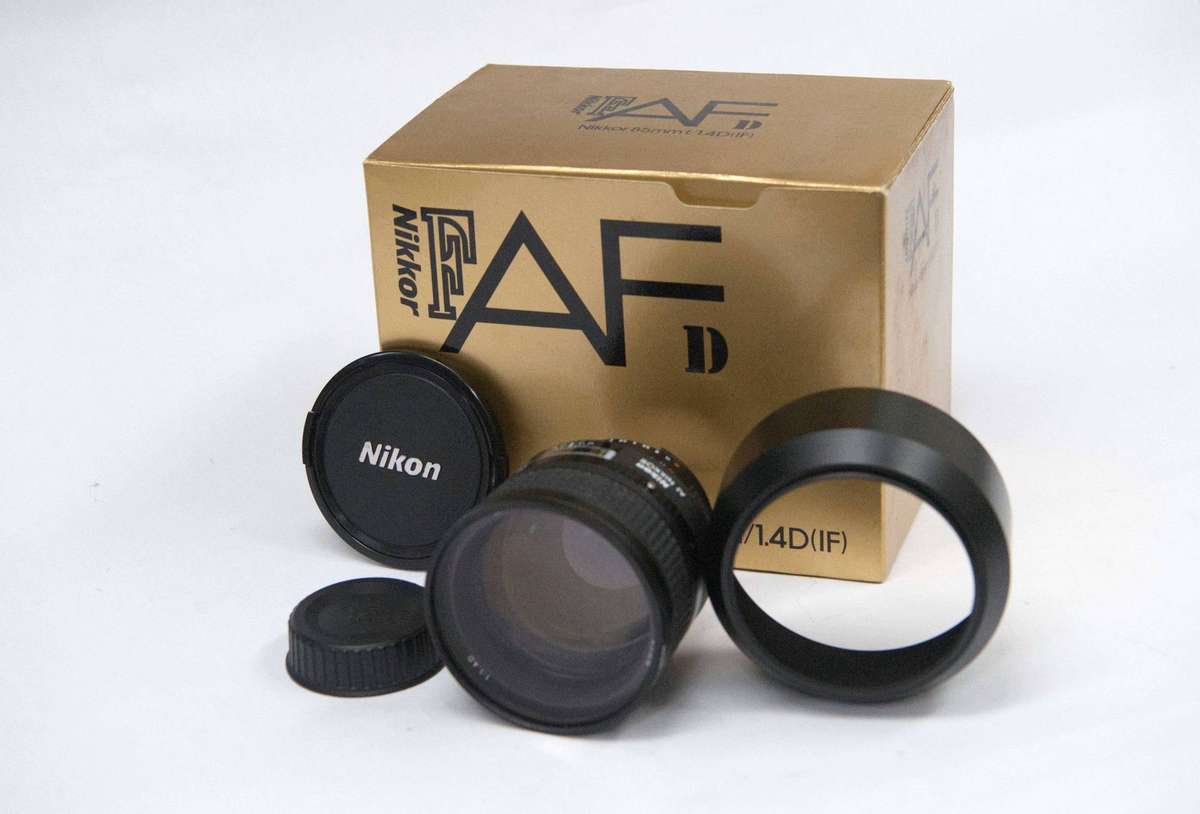 Nikon AF NIKKOR 85mm f/1.4D IF Lens ( FX FORMAT LENS )