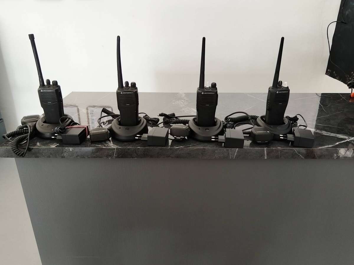 MOTOROLA CP 040 VHF TWO-WAY RADIO (NO BATTERIES) SET OF FOUR ( 4)