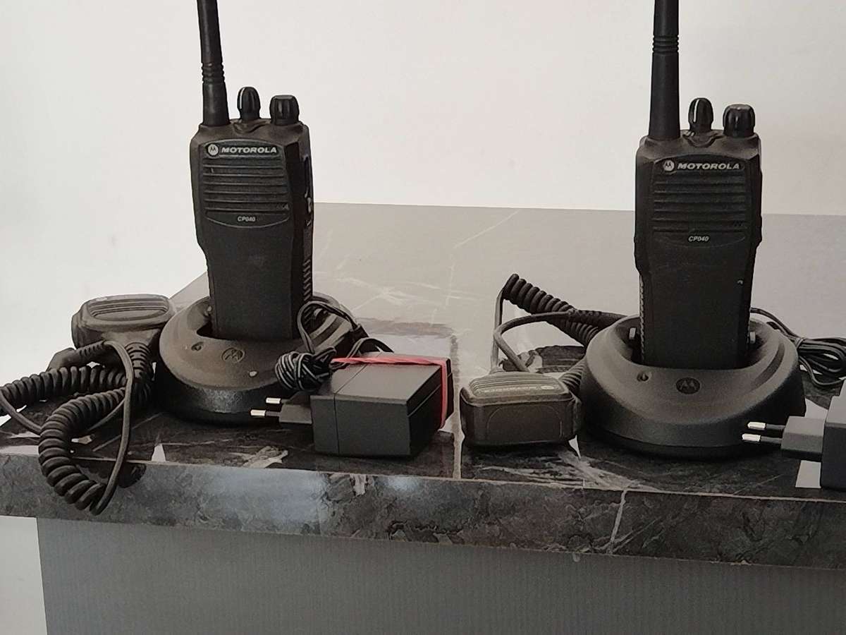 MOTOROLA CP 040 VHF TWO-WAY RADIO (NO BATTERIES) SET OF FOUR ( 4)