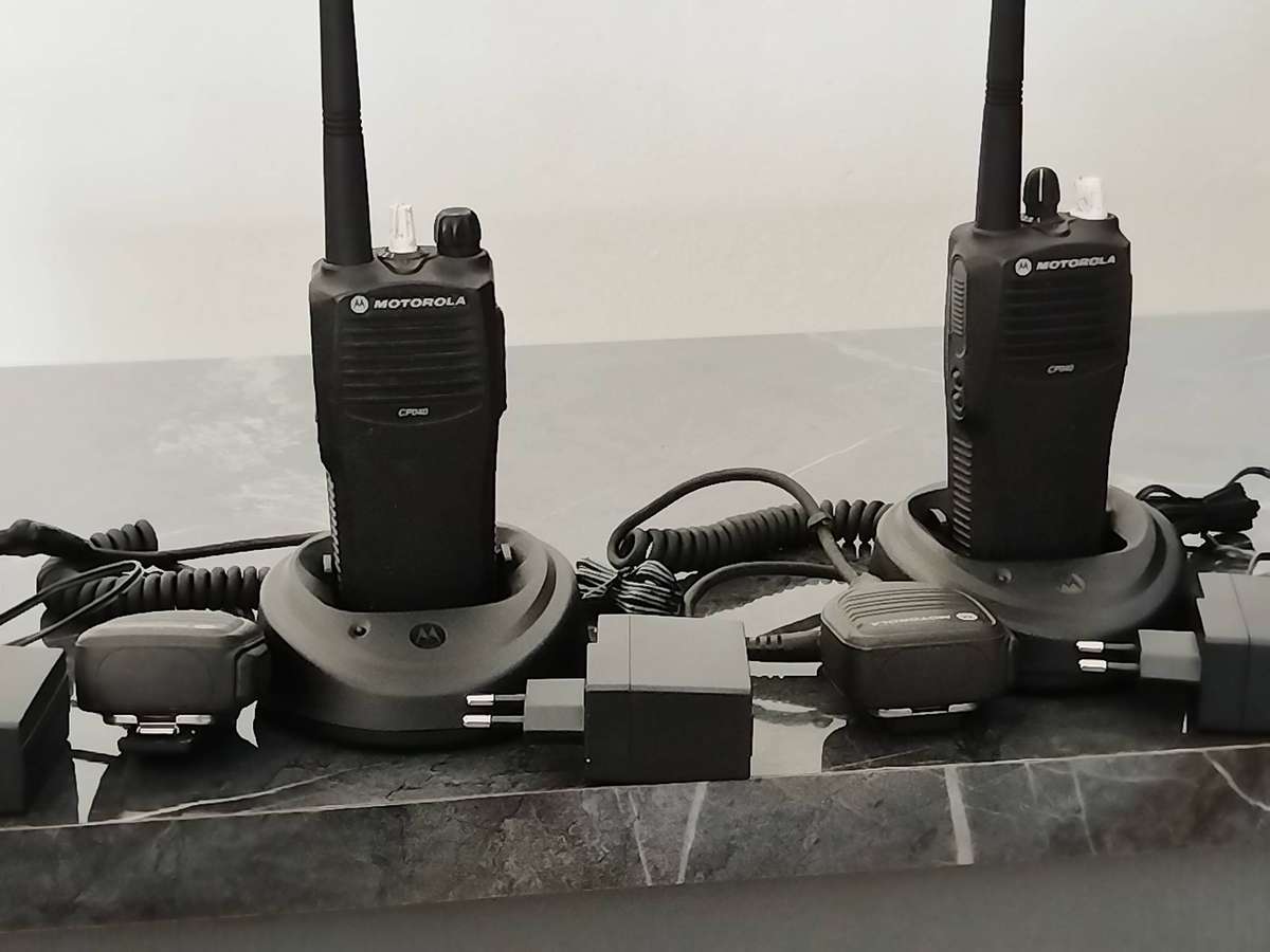 MOTOROLA CP 040 VHF TWO-WAY RADIO (NO BATTERIES) SET OF FOUR ( 4)