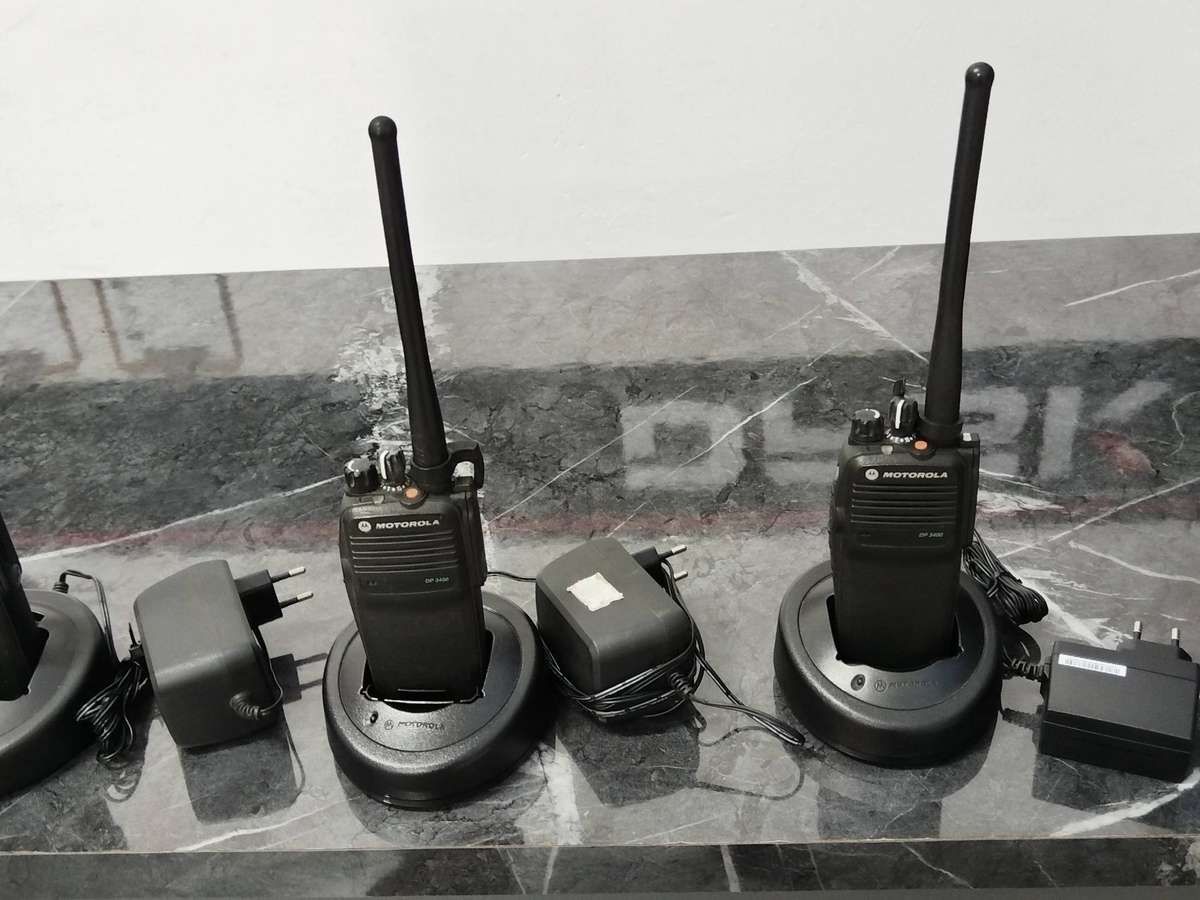 MOTOROLA DP 3400 VHF TWO-WAY RADIO (NO BATTERIES ) SET OF 4 RADIOS WITH CHARGERS