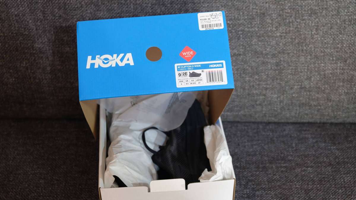 HOKA Clifton 9 Wide  UK 8.59  Black  with box  almost new