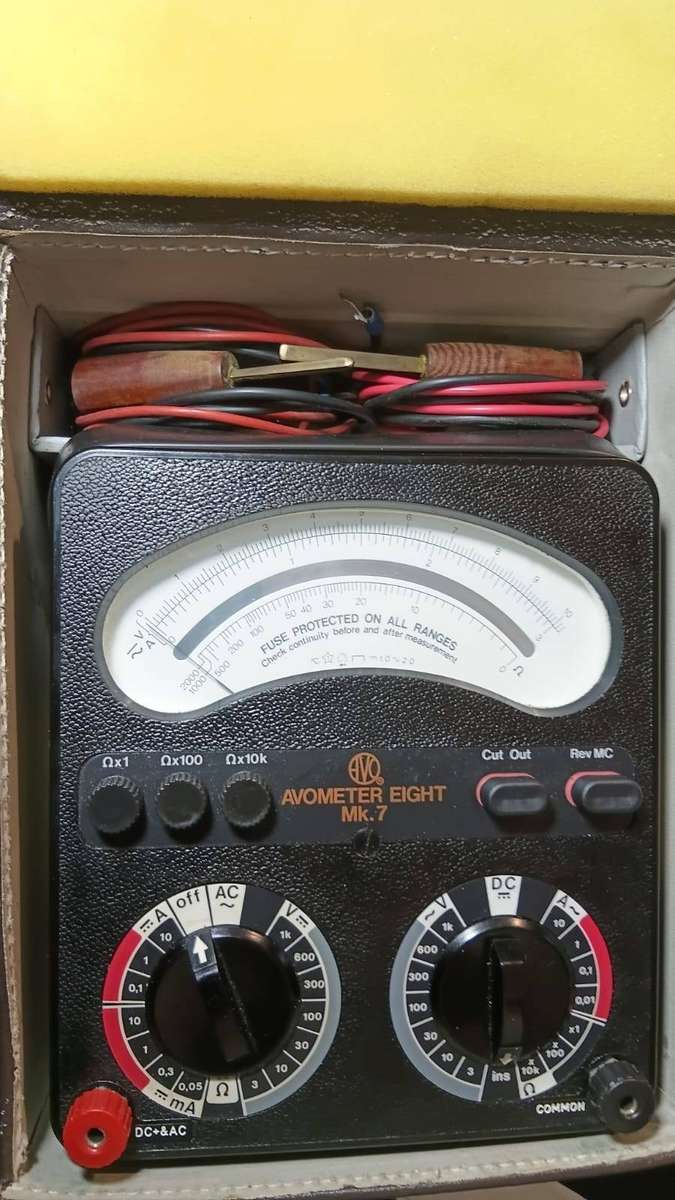 Vintage Avometer Eight Model 8 Mk.7 Analogue Multimeter (Working, Cased with Some Probes)