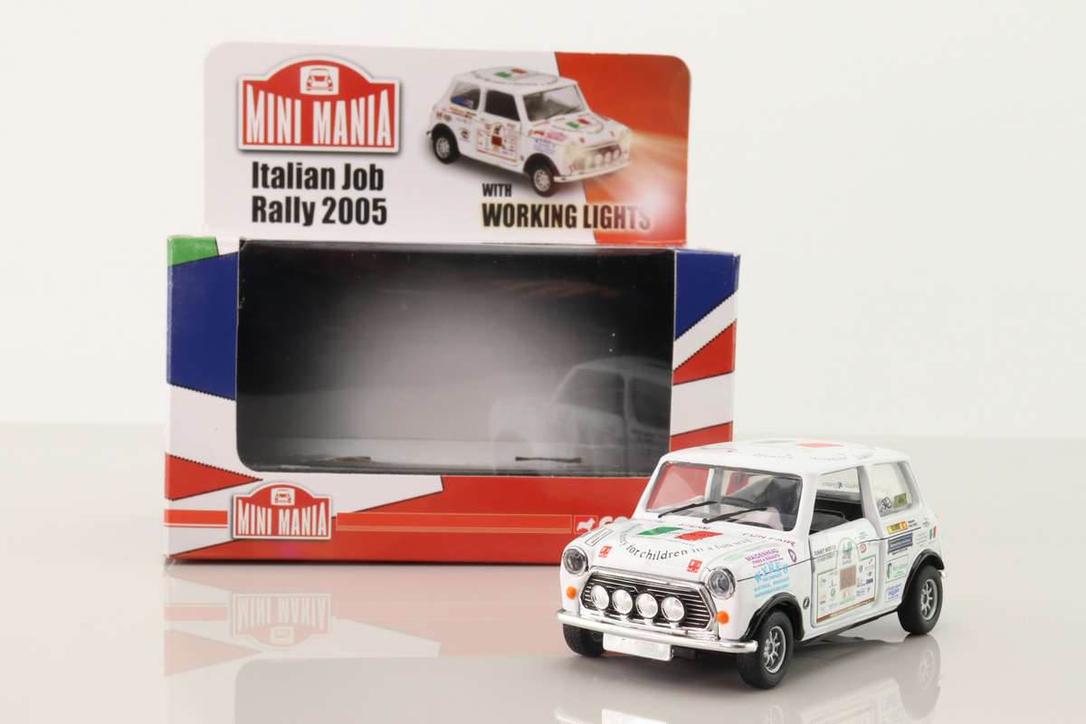 Mini Cooper Italian Job 2005 Classic Mini-Team 66 (with working lights)