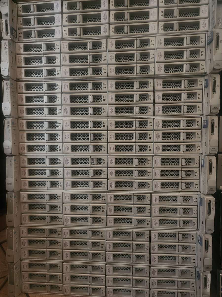 Cisco UCS C240 M5 Intel Xeon 4210 CPU 2.20GHz 12 x 3.5" 6TB SAS Bay 2x2.5Inc  1.6TB 24-192GB DIMM