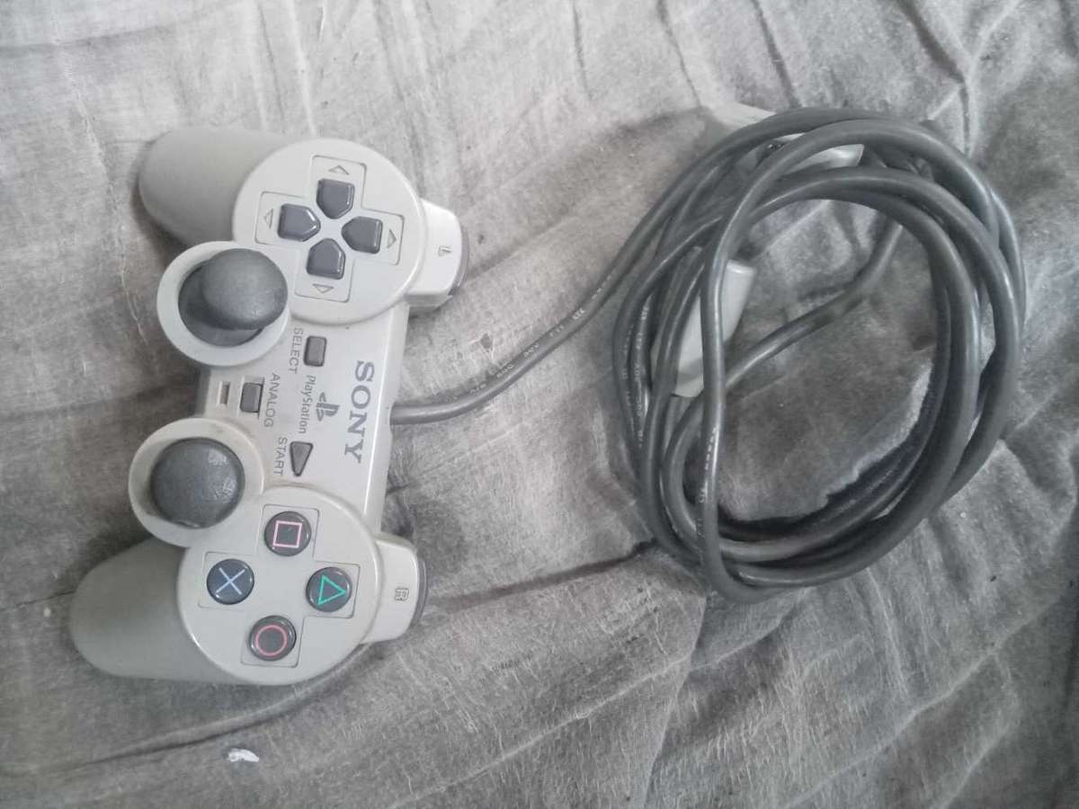 Playstation 1 console+remote+all cables