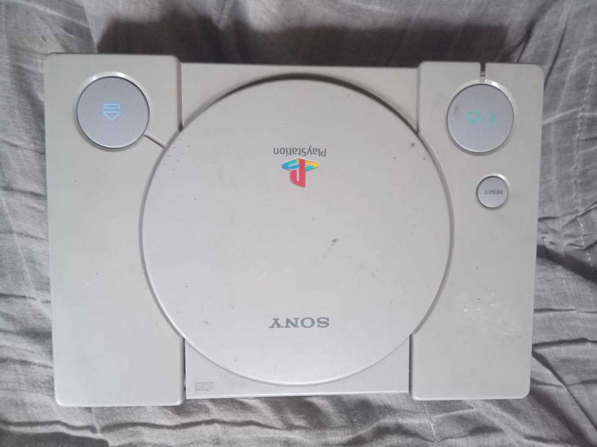 Playstation 1 console+remote+all cables