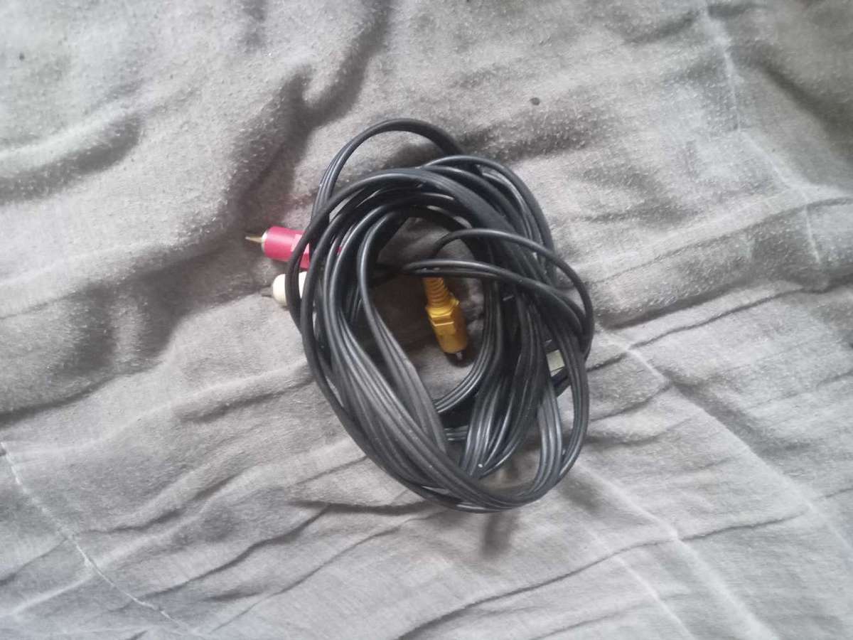 Playstation 1 console+remote+all cables