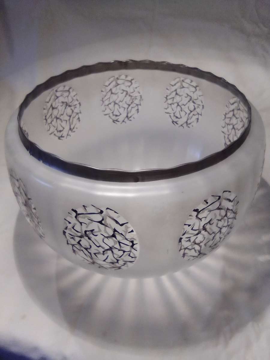 A Large Vintage Art Deco Lamp Shade Frosted & White/Black/Clear Glass pendant lamp shade.