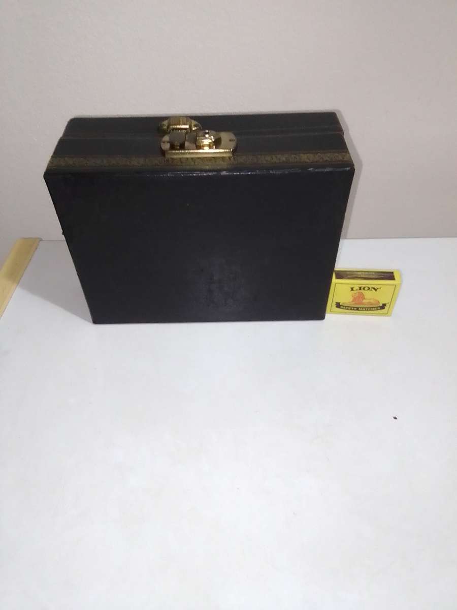 A nice clean Jewellery box suitcase style.