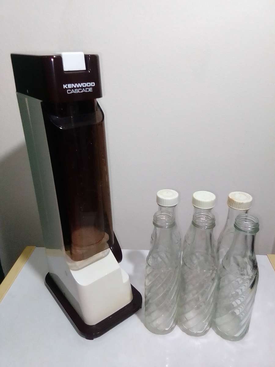 Wow a awesome working Kenwood Cascade Soda Stream with Gas & cover + 6 bottles