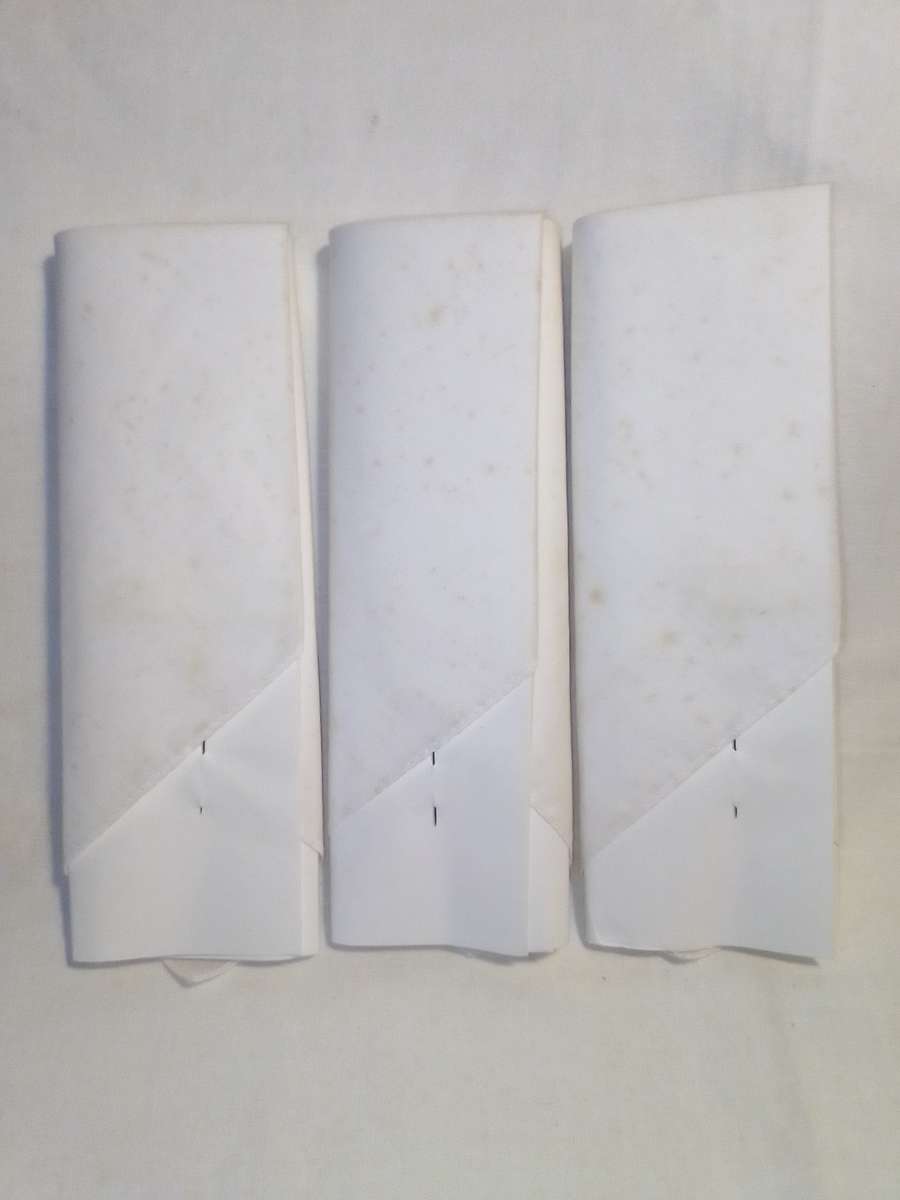 Vintage genuine 100% cotton Ladies 3 Handkerchiefs embroidered original box.