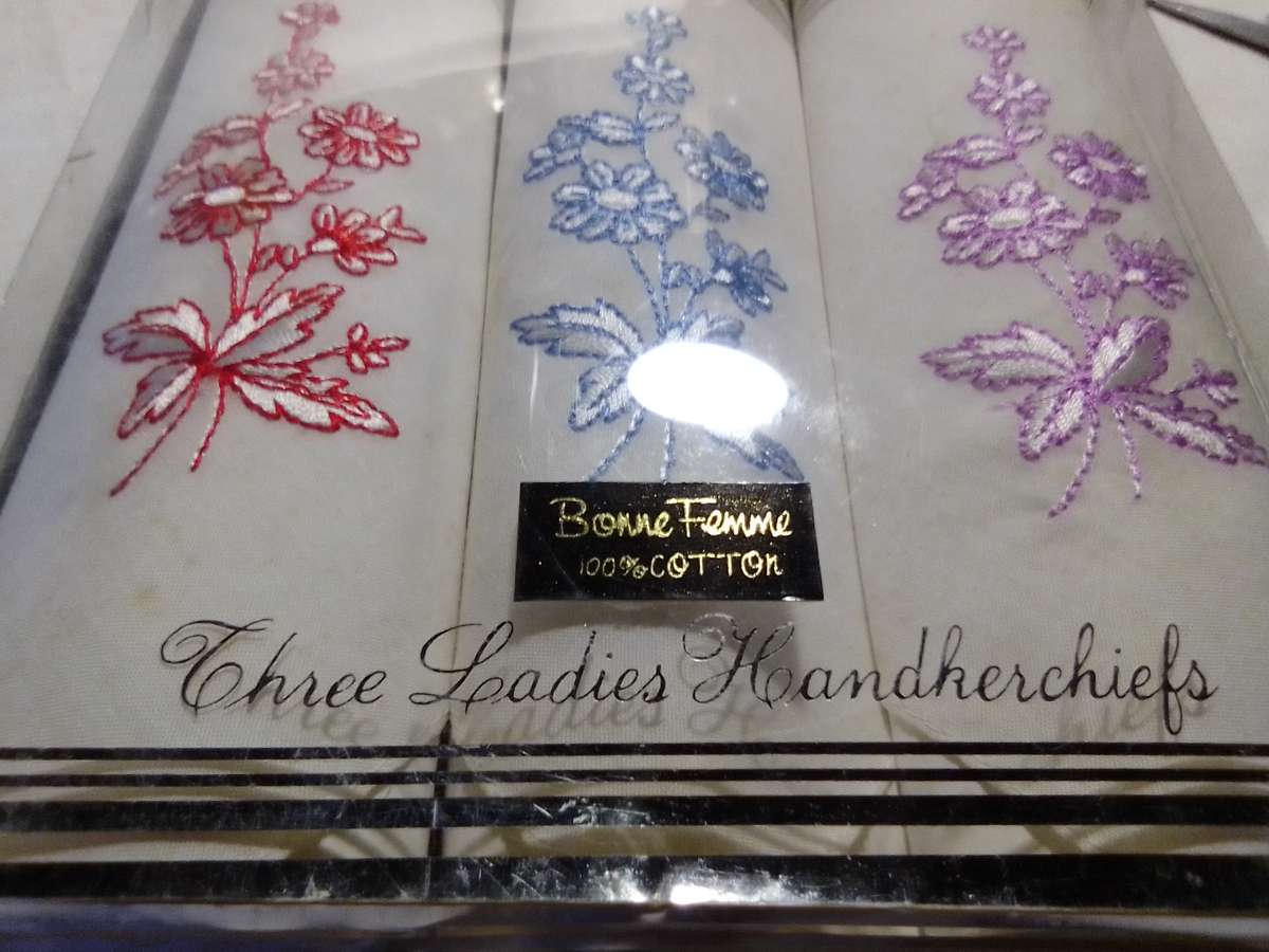 Vintage genuine 100% cotton Ladies 3 Handkerchiefs embroidered original box.