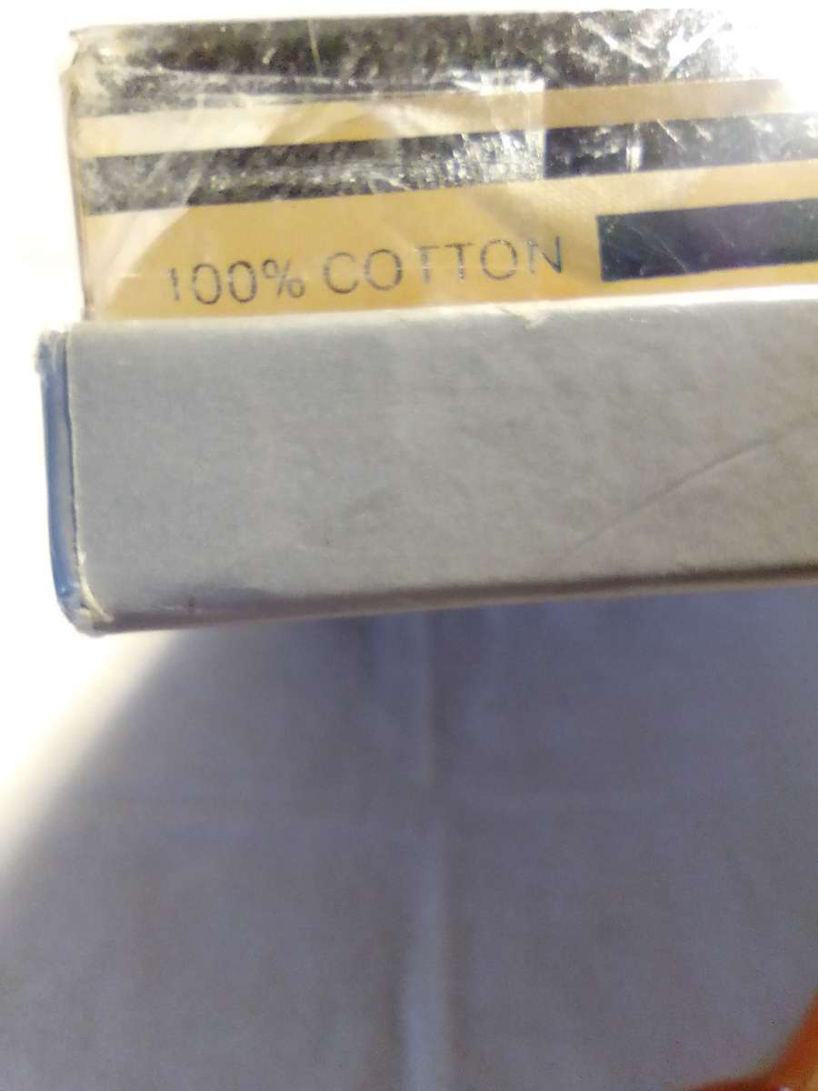 Vintage genuine 100% cotton Ladies 3 Handkerchiefs embroidered original box.