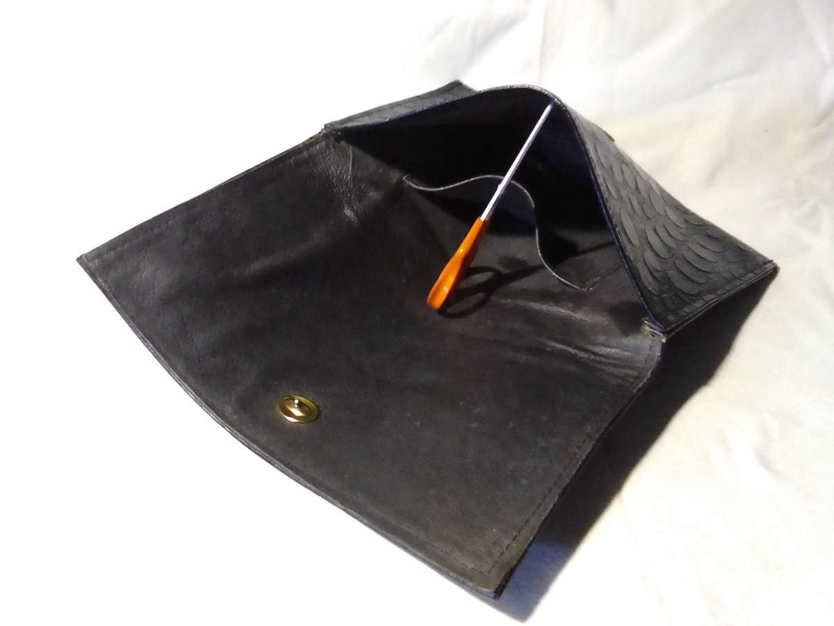 Vintage genuine 100% leather Crocodile Envelope Clutch bag, 260mm wide. Very neat.