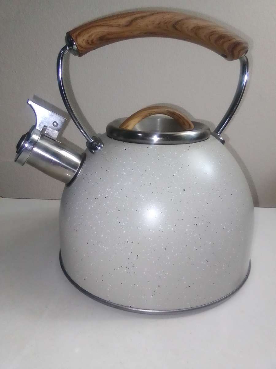 Fancy stove top whistling Kettle Gray stone chip. Woodgrain handles Whistling Kettle - 2.5L