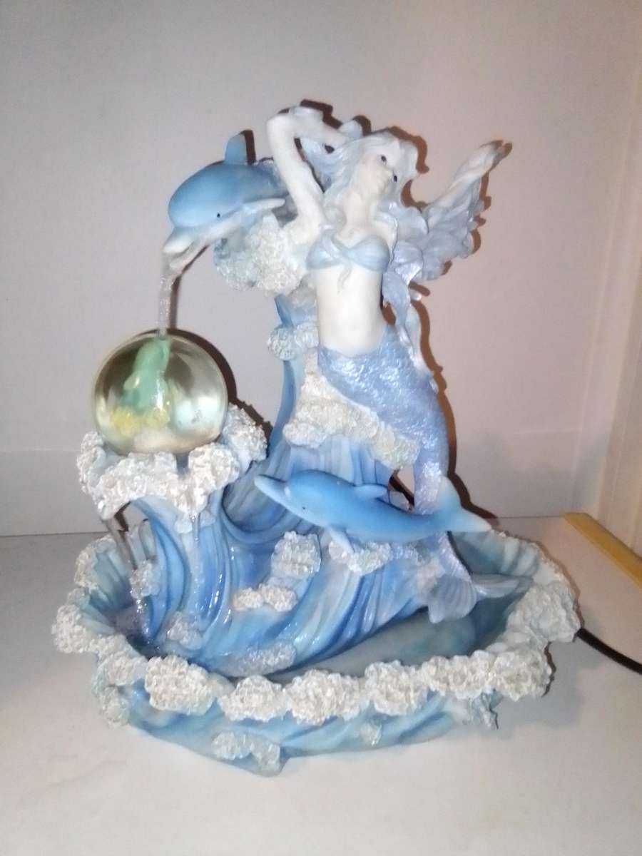 Mini indoor fountain Mermaid and 3 Dolphin's in polyresin a working order bathroom water display.