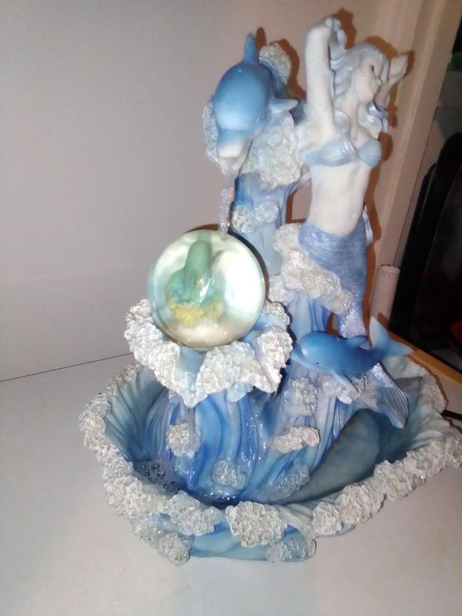 Mini indoor fountain Mermaid and 3 Dolphin's in polyresin a working order bathroom water display.