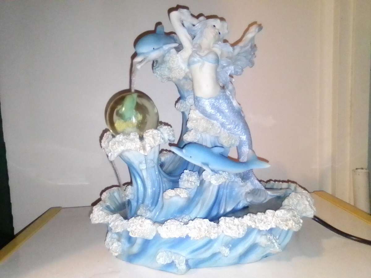 Mini indoor fountain Mermaid and 3 Dolphin's in polyresin a working order bathroom water display.
