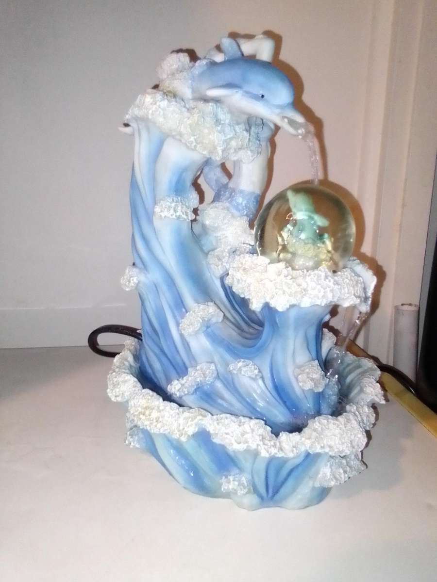 Mini indoor fountain Mermaid and 3 Dolphin's in polyresin a working order bathroom water display.