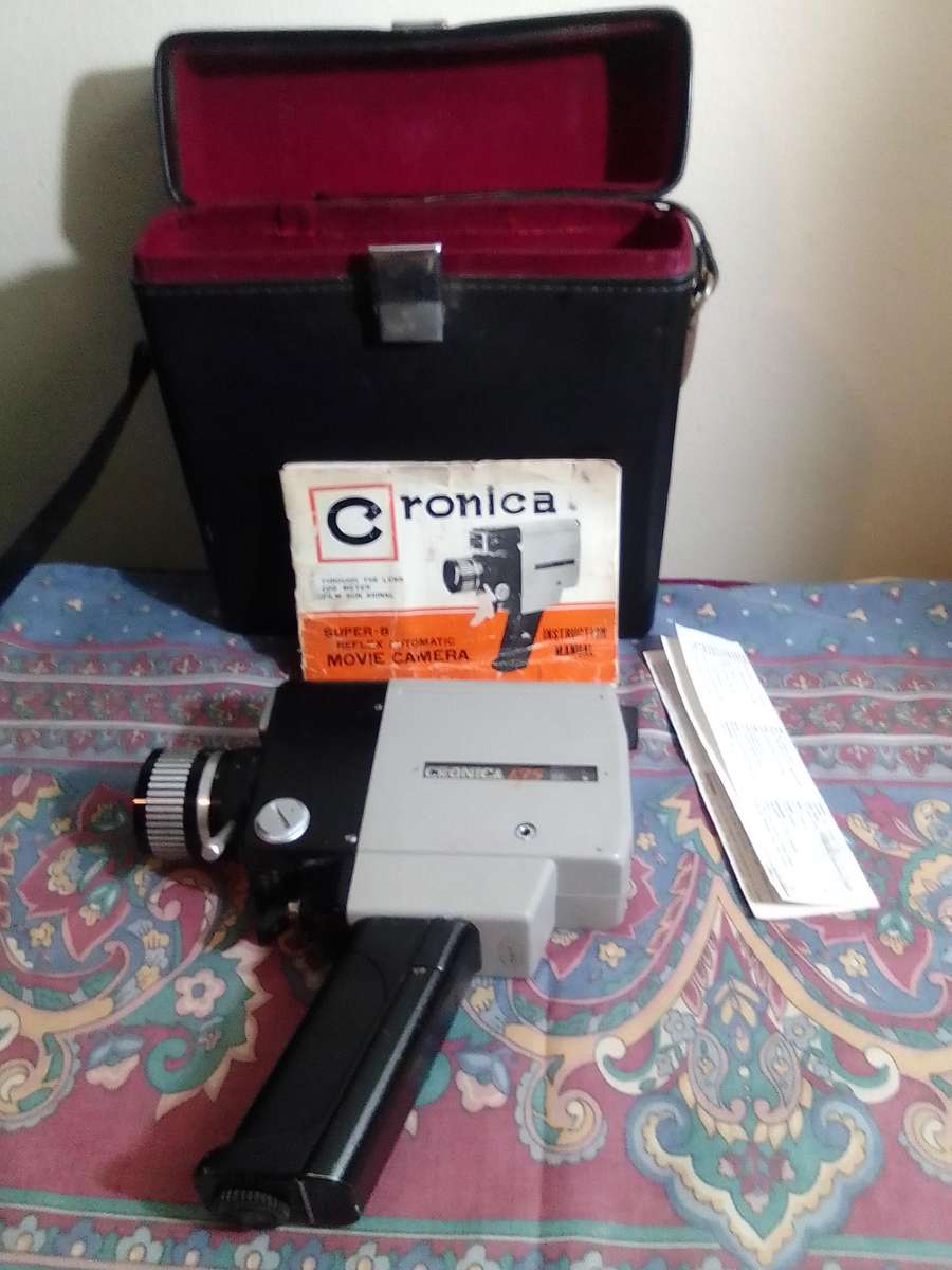 Old Vintage Cronica Handheld super 8 movie camera Optical eye in case + booklet. Looks complete.