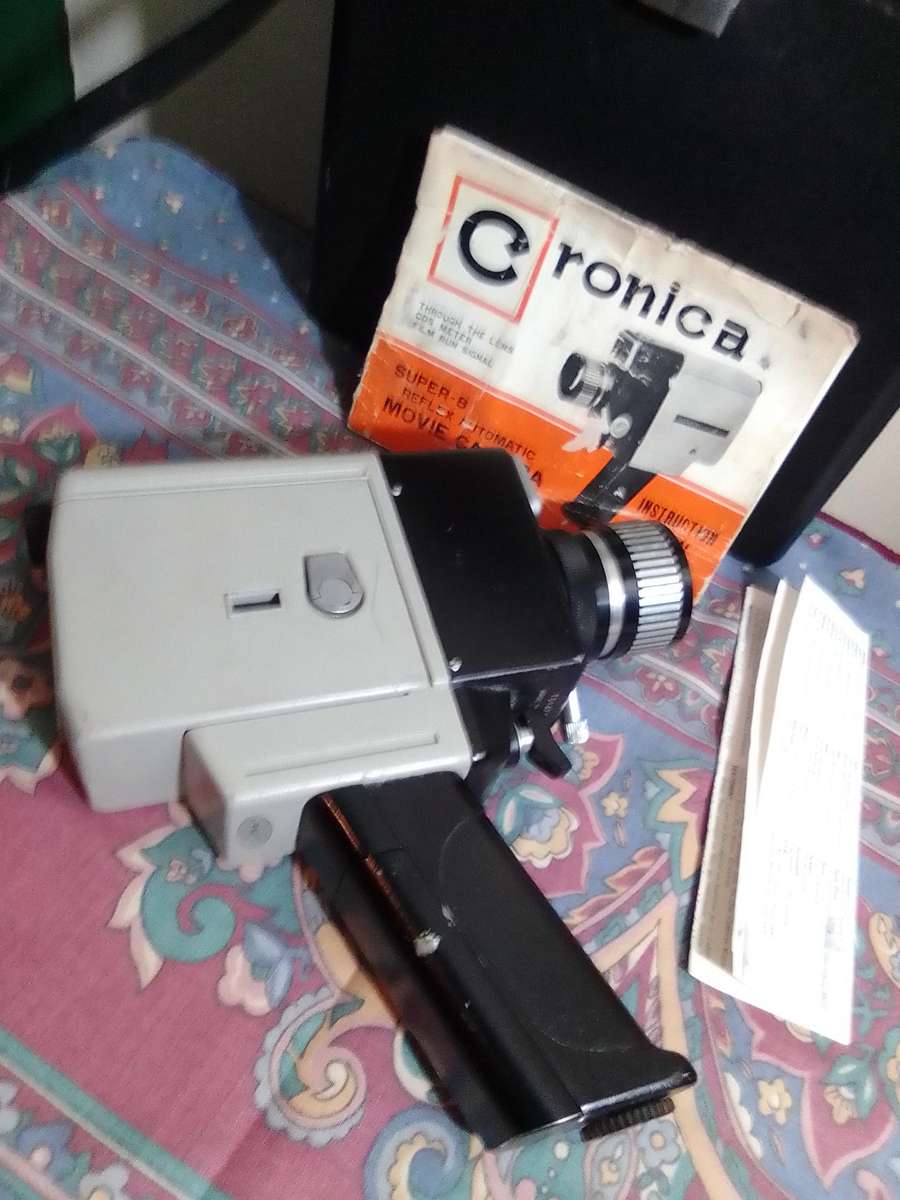 Old Vintage Cronica Handheld super 8 movie camera Optical eye in case + booklet. Looks complete.