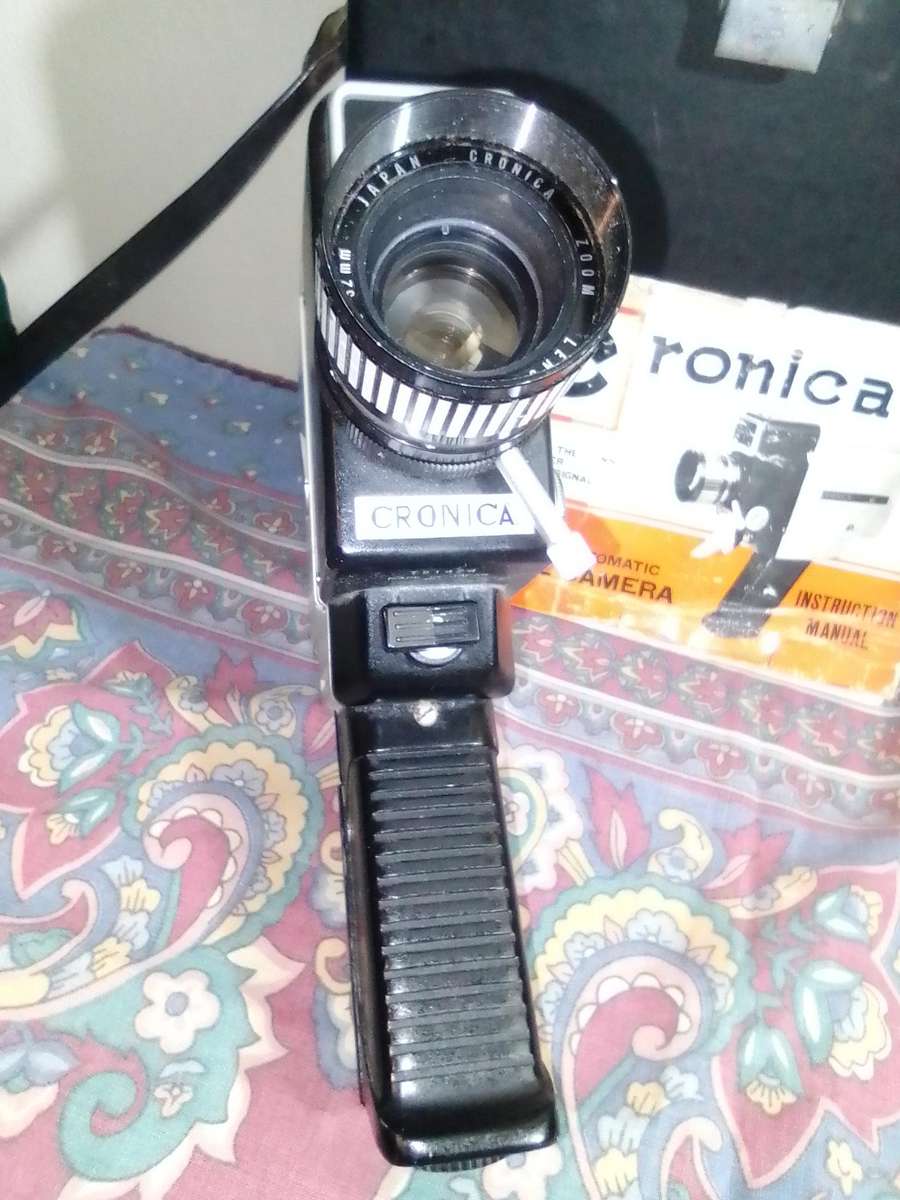 Old Vintage Cronica Handheld super 8 movie camera Optical eye in case + booklet. Looks complete.