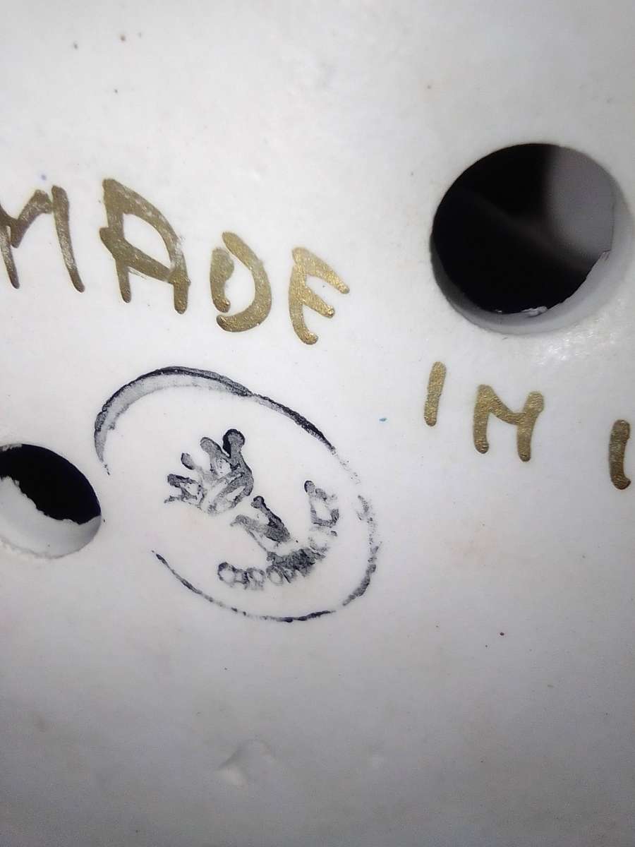 An elegant figurine from master Italian sculptor, A Farm Lady. Capodimonte made in Italy 285mm Tall