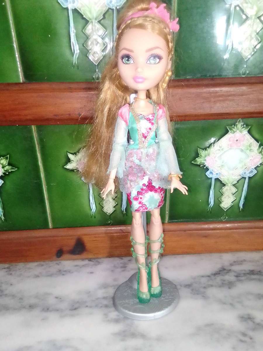 Collectible Mattel Monster High. Ashlynn Ella 2012 Yr. First Chapter Mattel.