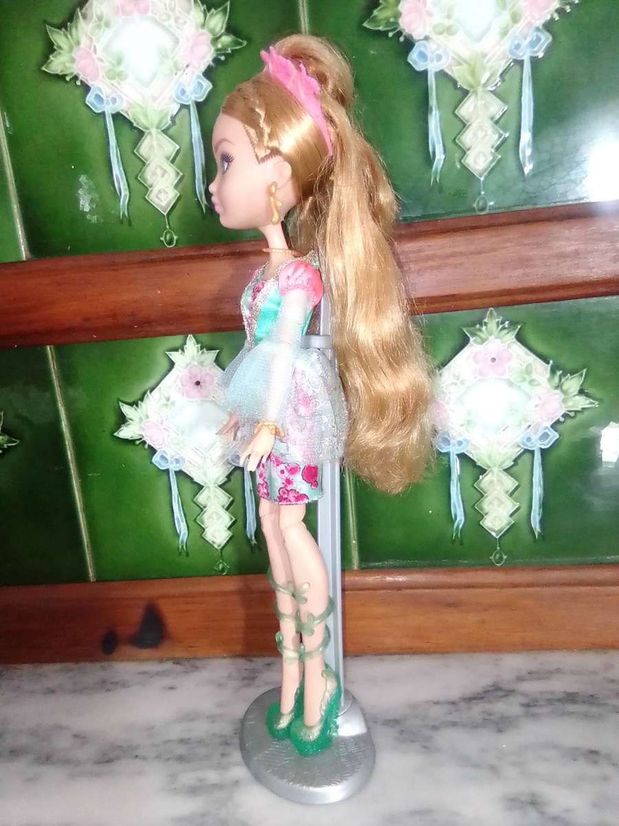 Collectible Mattel Monster High. Ashlynn Ella 2012 Yr. First Chapter Mattel.