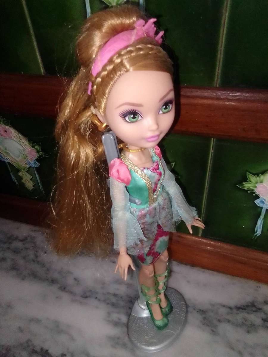 Collectible Mattel Monster High. Ashlynn Ella 2012 Yr. First Chapter Mattel.